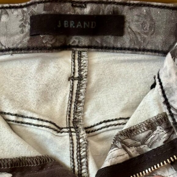 •SOLD•J Brand| Black/White Roses 835 Mid Cropped Skinny Jeans Fleur Noir Sz 28 - Picture 5 of 7